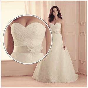 Paloma Blanca Wedding Gown